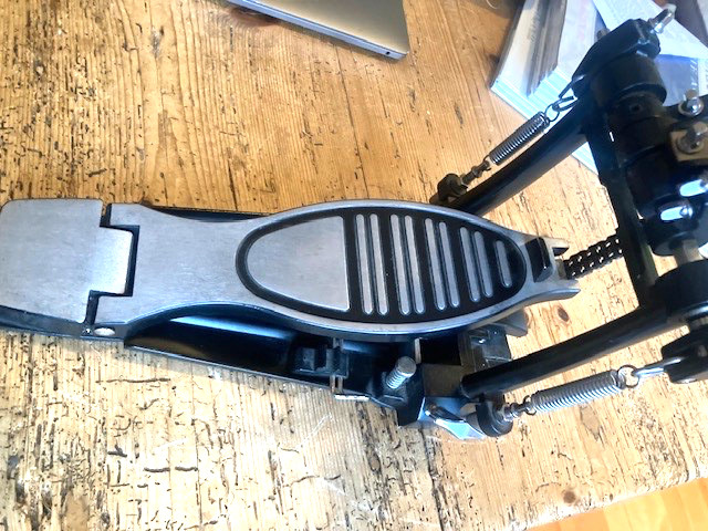 KICK DRUM PEDAL-SOLID CONSTRUCTION-CAM DRIVE,DOUBLE CHAIN-FULL BASE-ADJUSTABLE