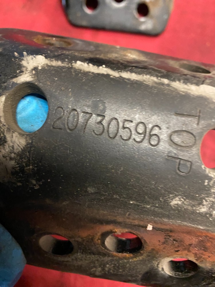 MACK CXU613 TOP BRACKET 20730596