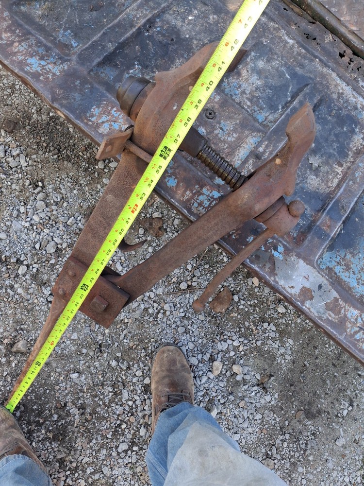 Vintage Antique Blacksmith Post Leg Vise forge anvil tool
