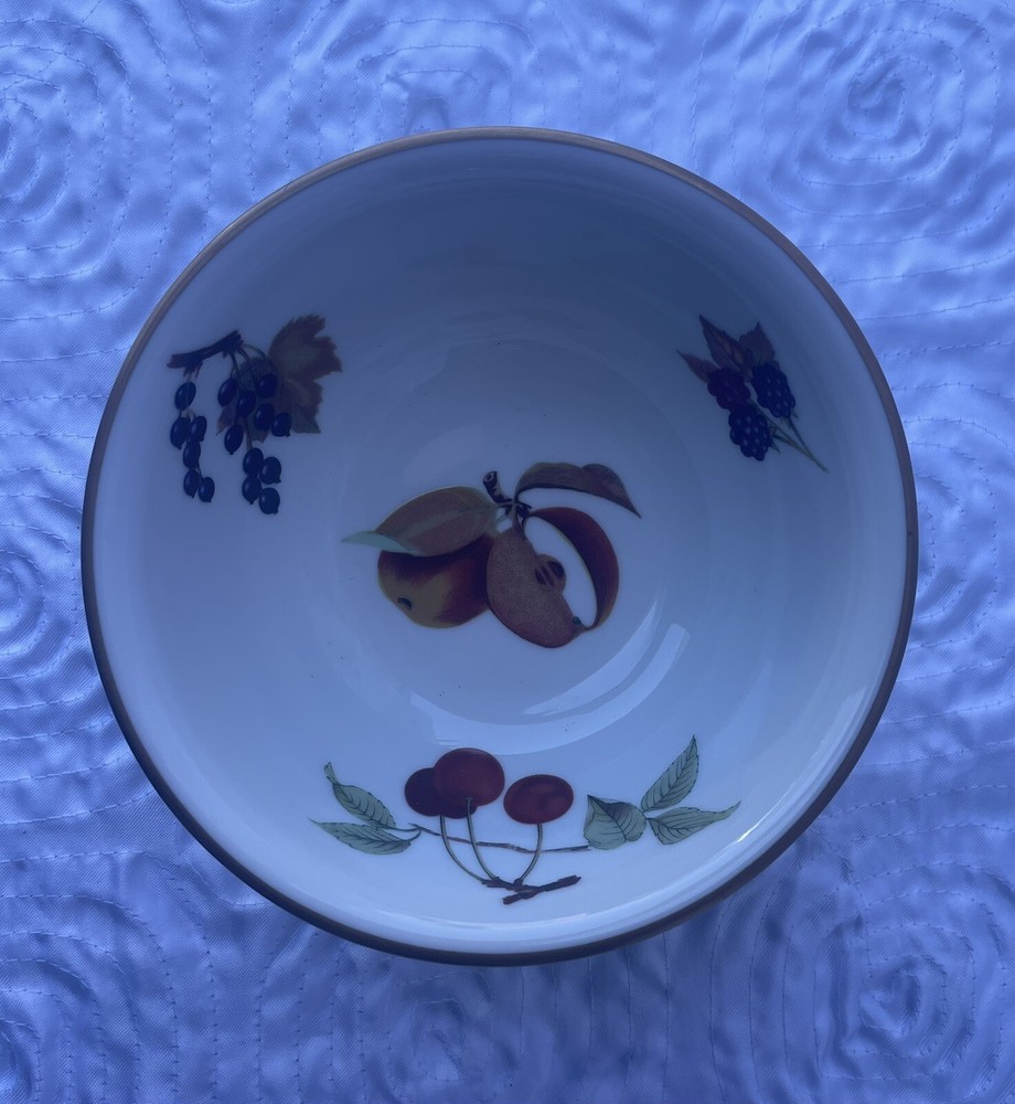 Evesham Gold Royal Worcester Bowl - Apple Pattern