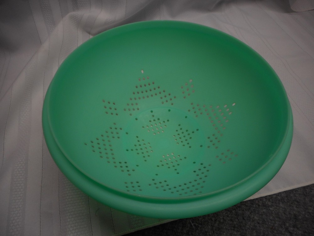 Vintage Tupperware Jade Green Footed Colander Strainer