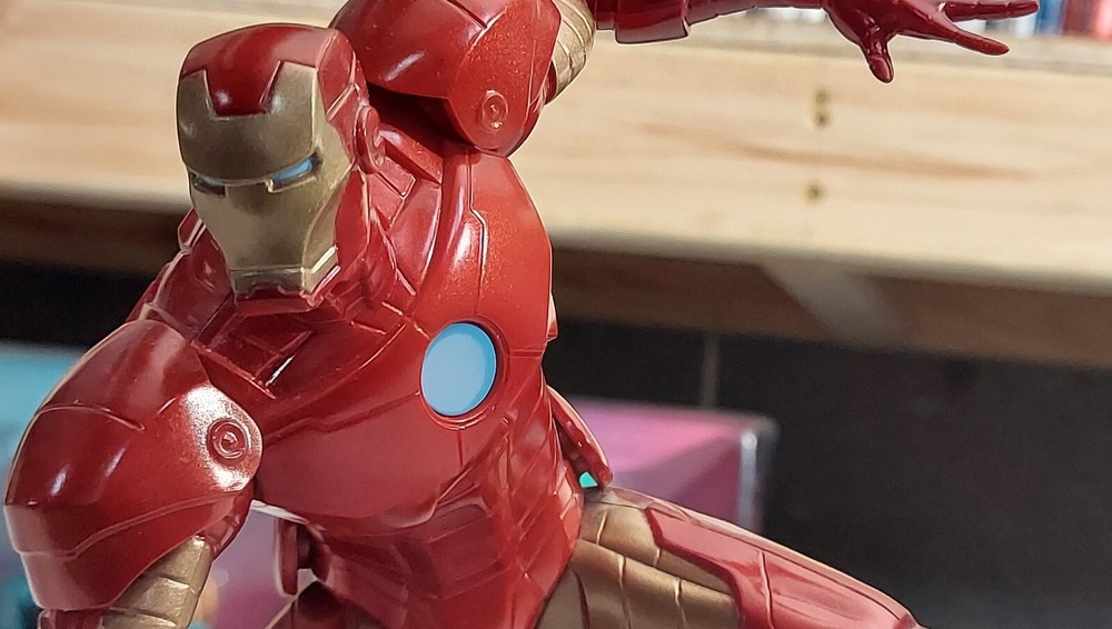 Exclusive Iron Man Marvel Universe Live Statue