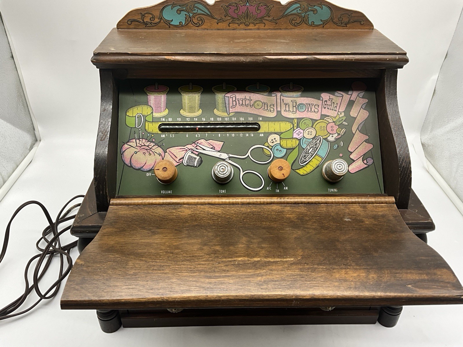 Guild Vintage 1965 "Button & Bows " Vacuum Tube AM/FM Radio Sewing Cabinet