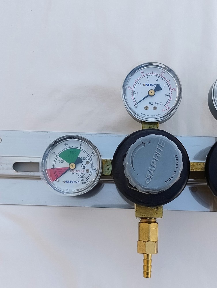 Taprite dual-body secondary CO2 regulator