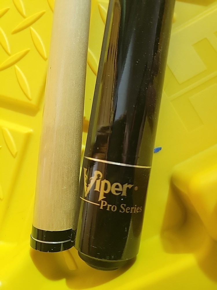M16 Viper Pro Series Pool Cue, Black, Red, White