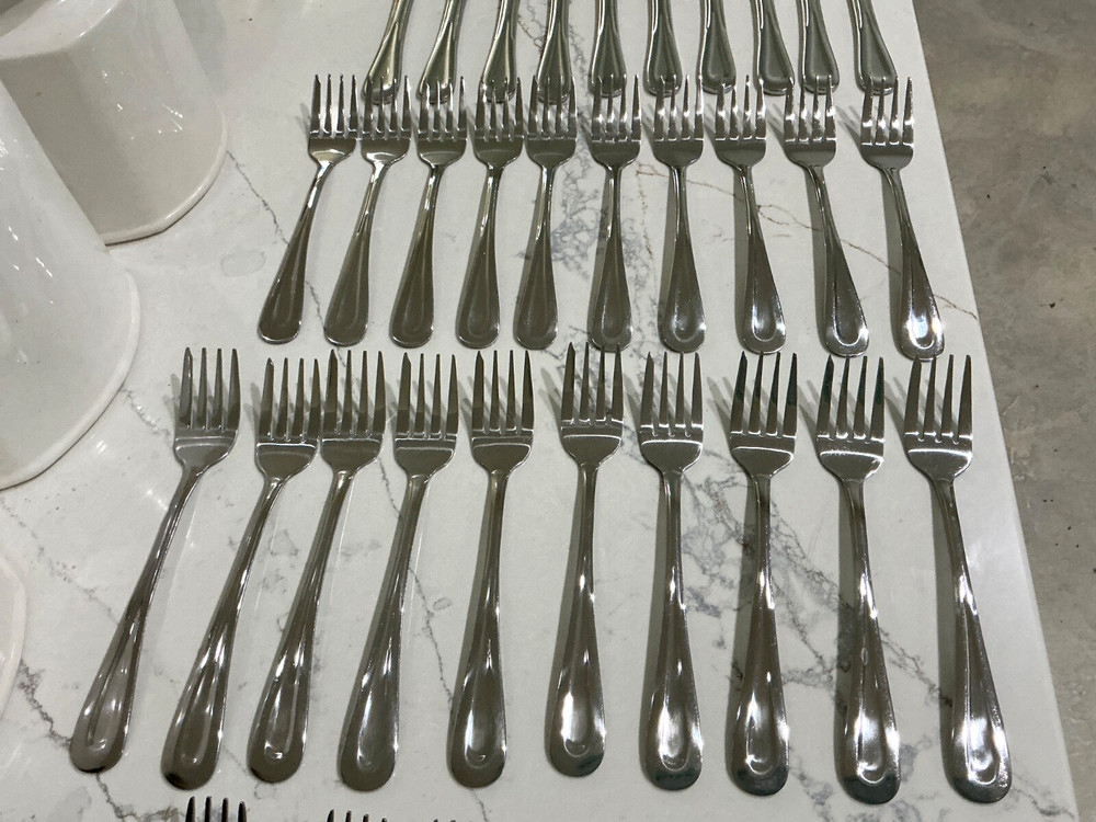 63 pc ONEIDA *SAND DUNE* GLOSSY STAINLESS FLATWARE
