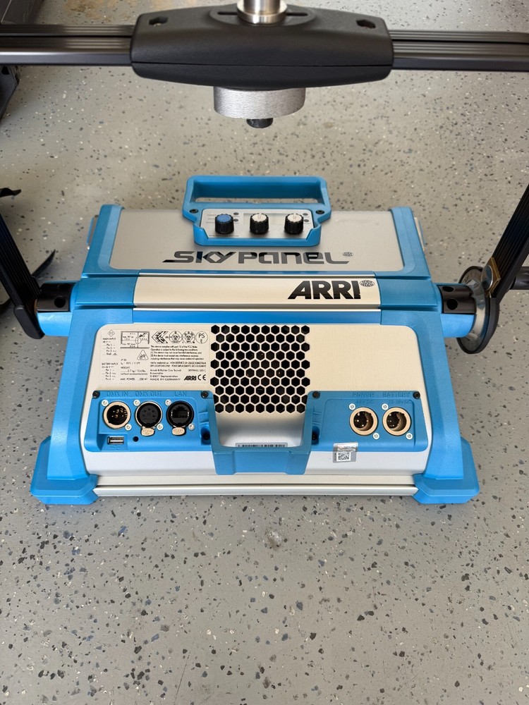 ARRI SkyPanel S30 Basic LED Kit + 40° Grid Wheeled Custom Jason Case VERY CLEAN!