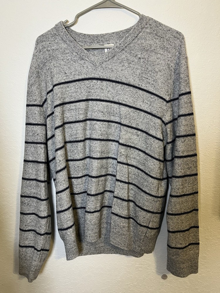 Gap Men’s Medium Grey V Neck Sweater Pullover
