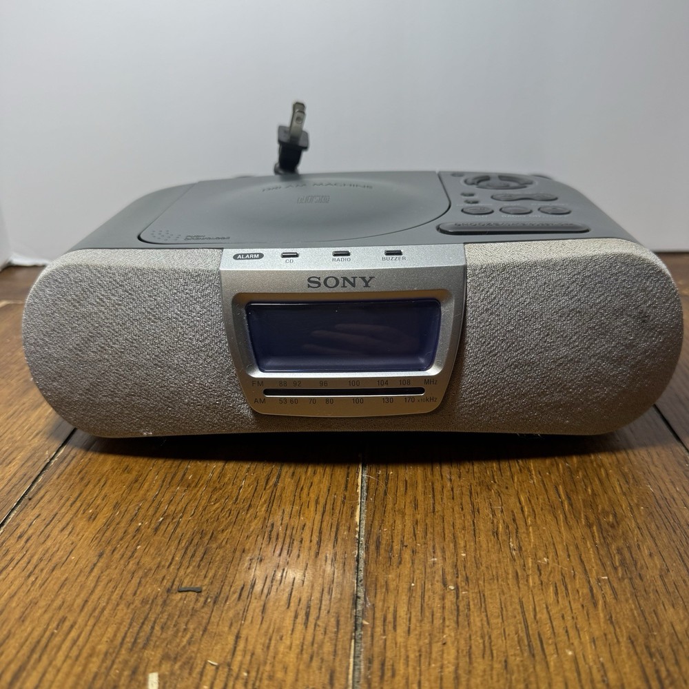 Sony ICF CD830 Dream Machine CD / AM / FM / Alarm Clock - Read Description