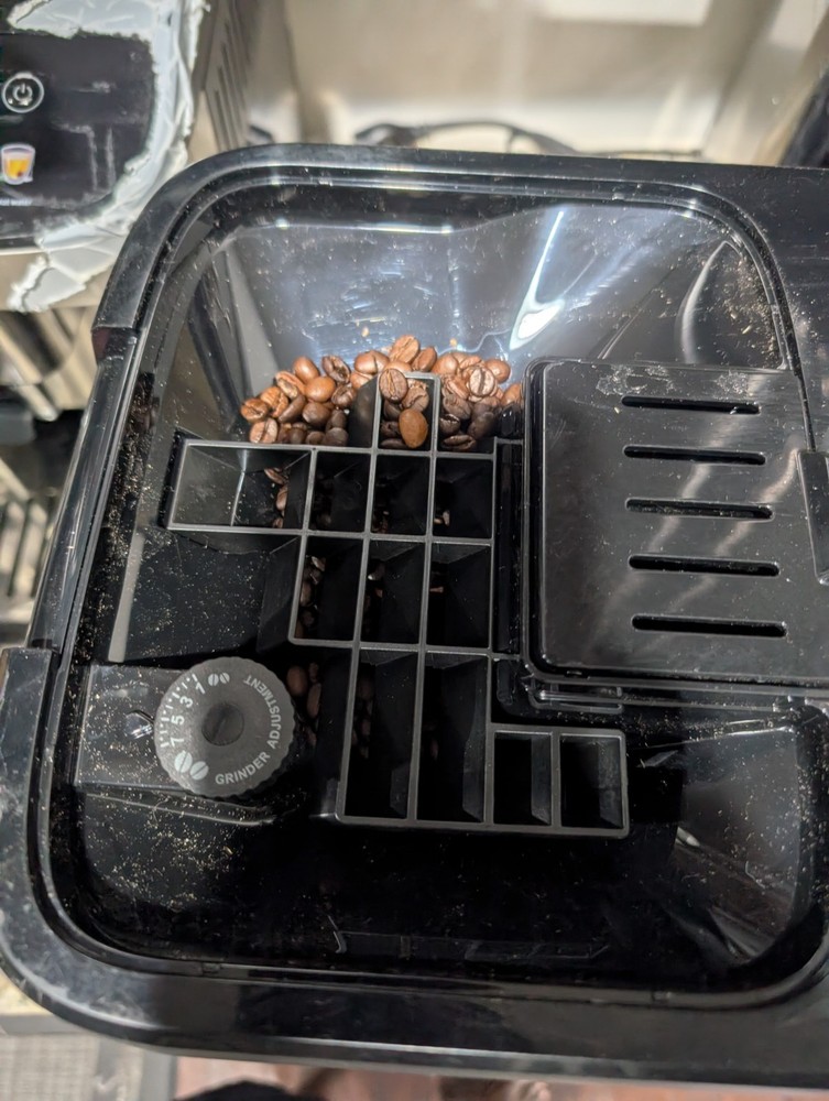 De'Longhi ECAM32070SB Magnifica Plus Automatic Espresso Machine