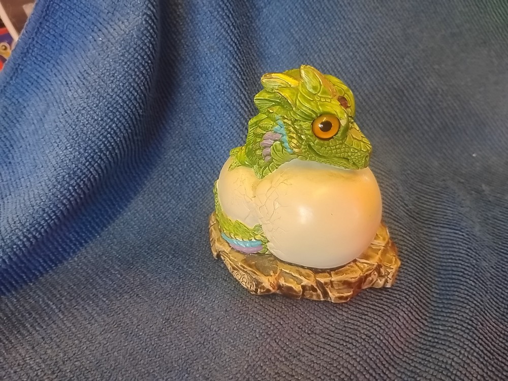 Windstone Editions "Hatching Baby Dragon Egg" figurine