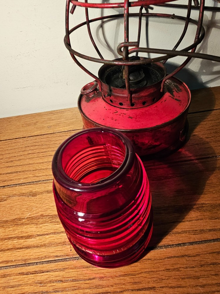 VINTAGE HANDLAN ST LUIS RAILROAD LANTERN