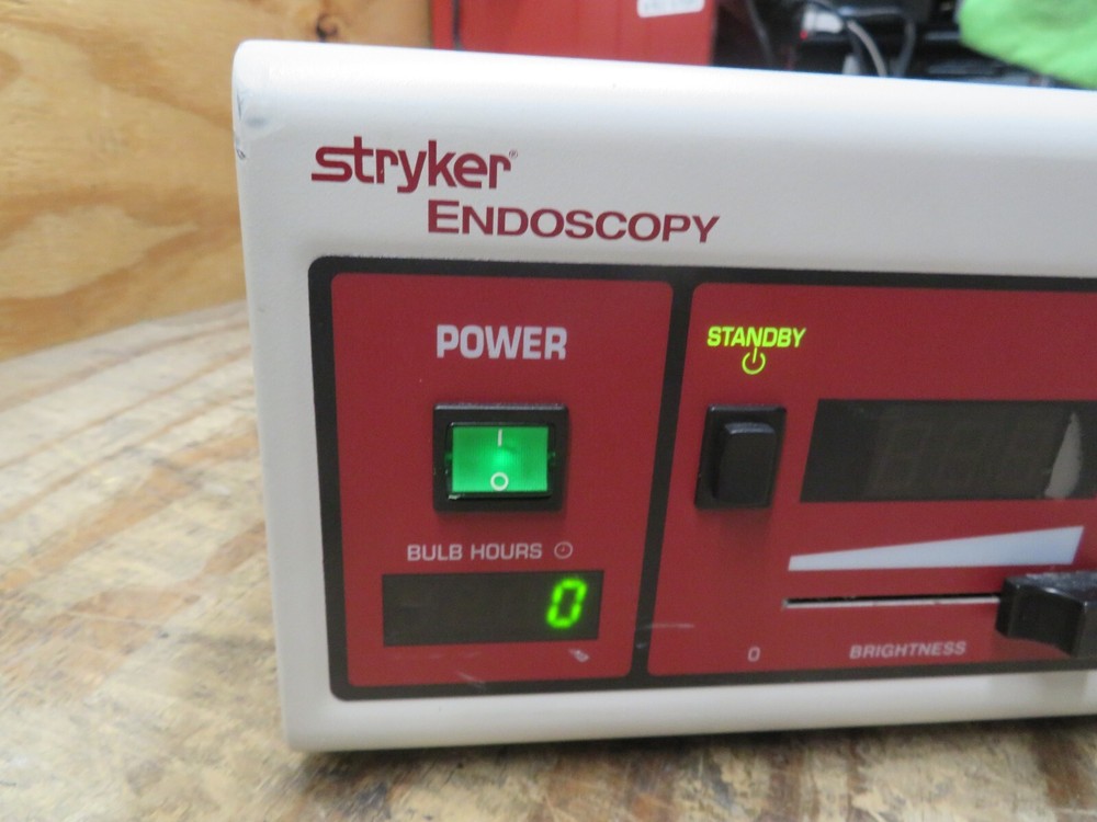 Stryker Endoscopy x6000 Light Source 220-185-000
