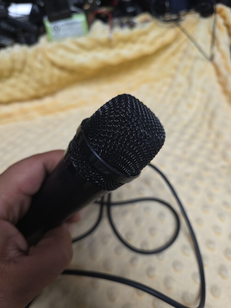 Singtrix Professional Karaoke Machine Microphone with Hit Button