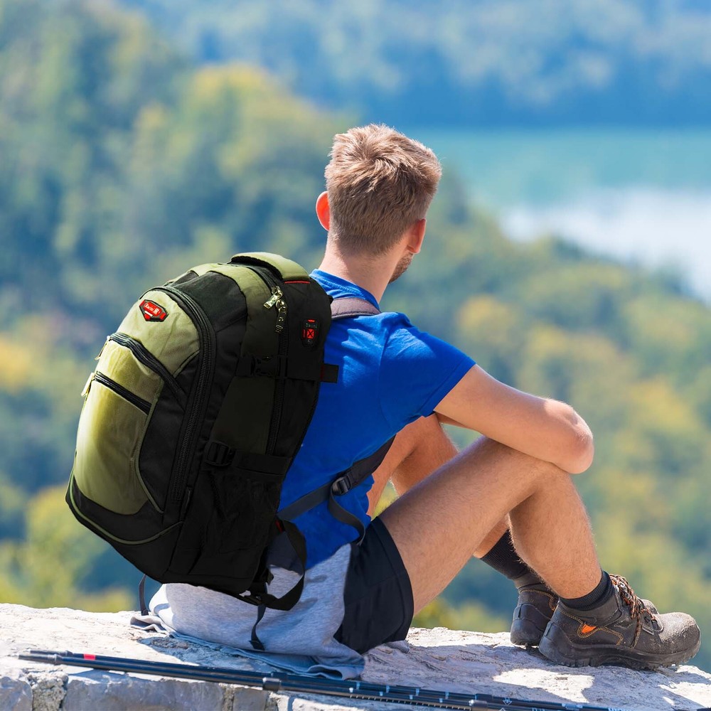Men's Mountaineering Backpack Multifunctional Backpack with Headphone Port 18L