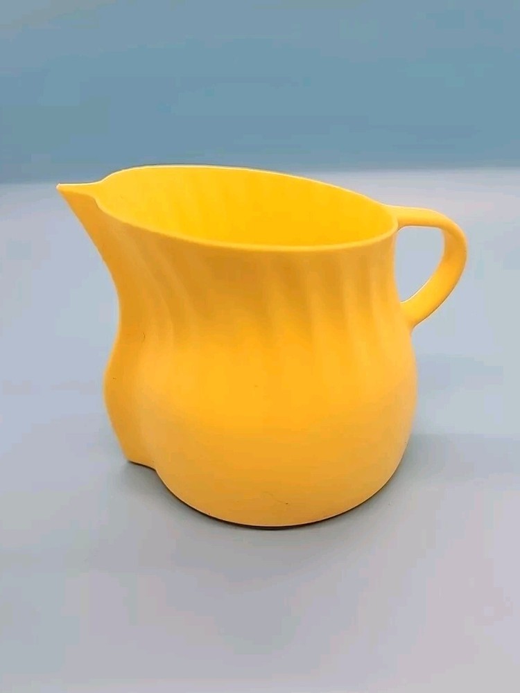 Mastrad Lemon Squeezer Yellow - 3"