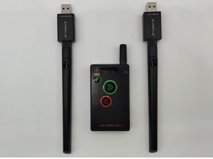 SuperCue page Turner controls two computers to turn pages simultaneously 200M