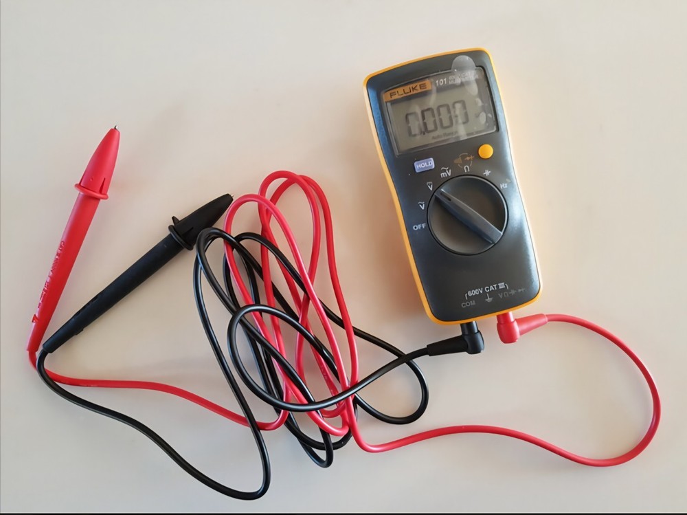FLUKE 101 Basic Digital Multimeter Pocket Portable Meter AC DC Volt Tester