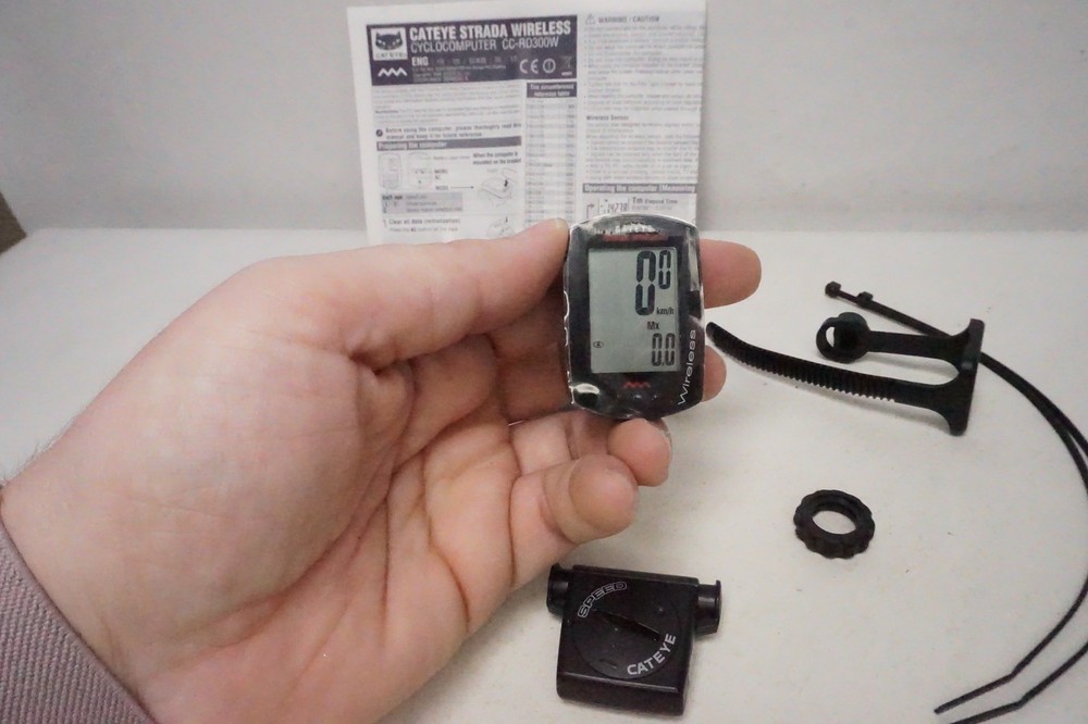 Classic Cateye Strada Wireless Cyclocomputer CC-RD300W