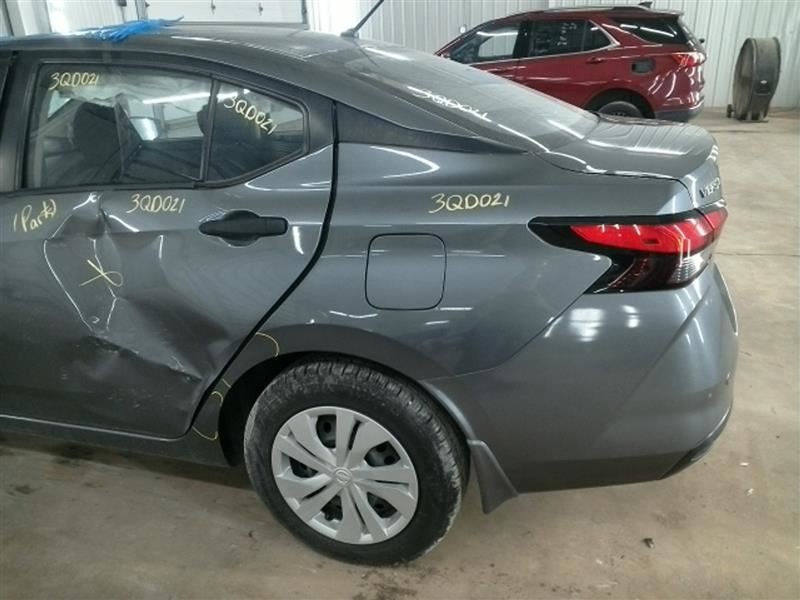 VERSA 2021 High Mounted Stop Light 104569097