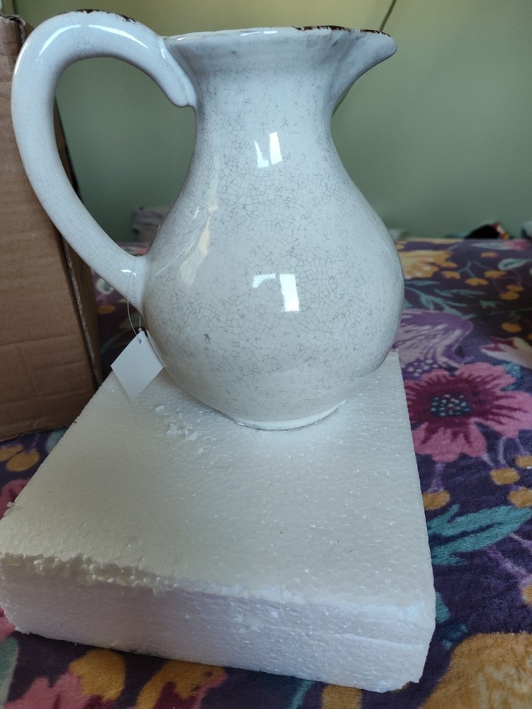 WHITE-FACED WATER POT SUPER CUTE