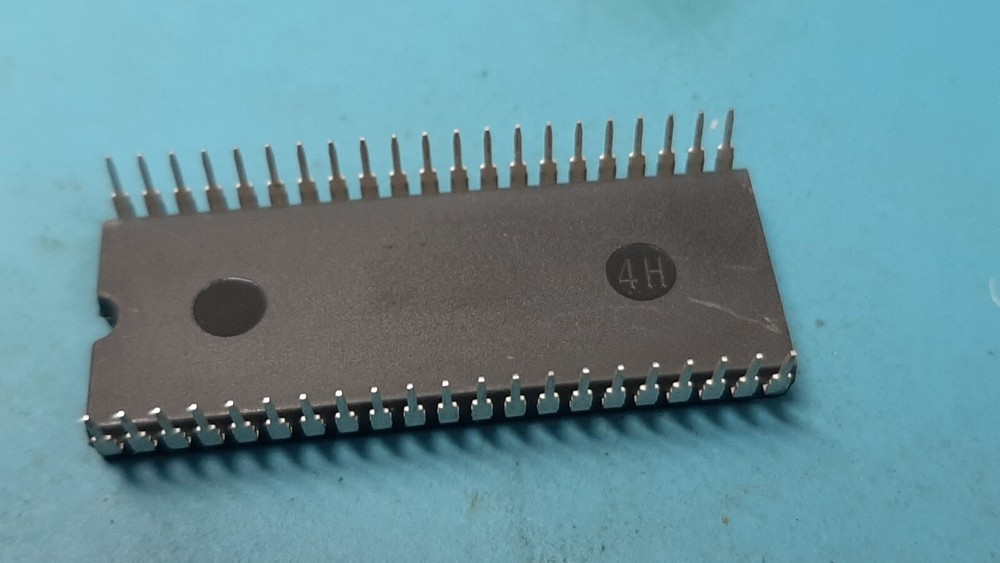 [ 3 pcs] TMP47C26-N3231 SDIP42