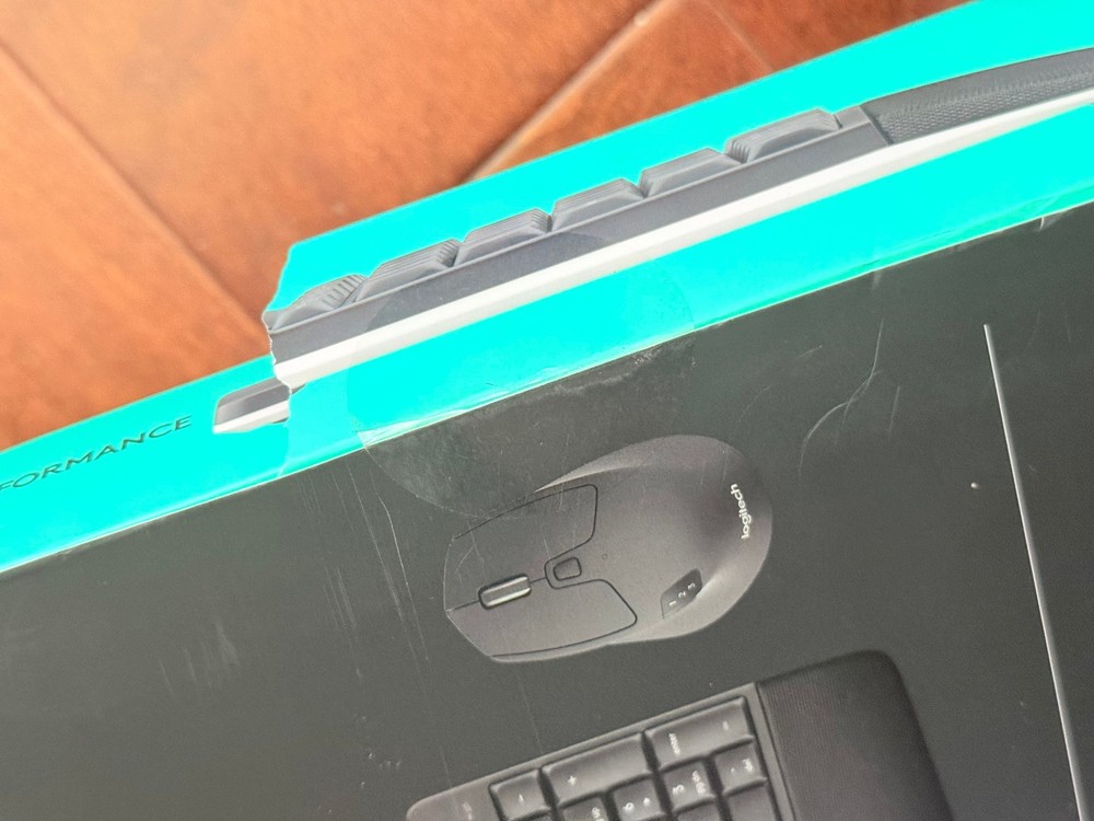 *NEW -Ugly Box* Logitech MK850 Performance Wireless Mouse and Keyboard Combo