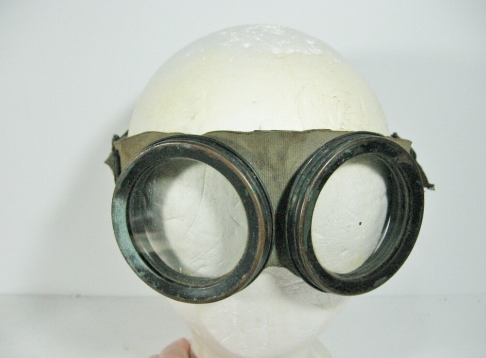 Authentic WWII British Gas Goggles (8M)