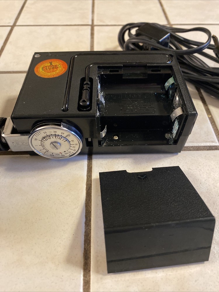 Vintage Vivitar Speedlight 44 Electronic Flash Unit W/Case Untested