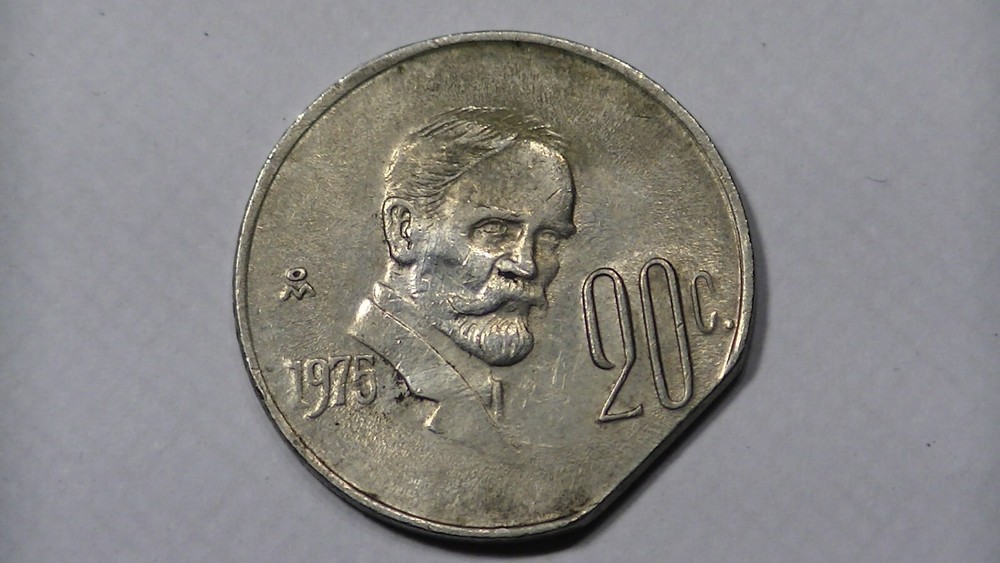 1976 MEXICO MEXICAN 20 CENTAVOS CLIPPED PLANCHET ERROR COIN
