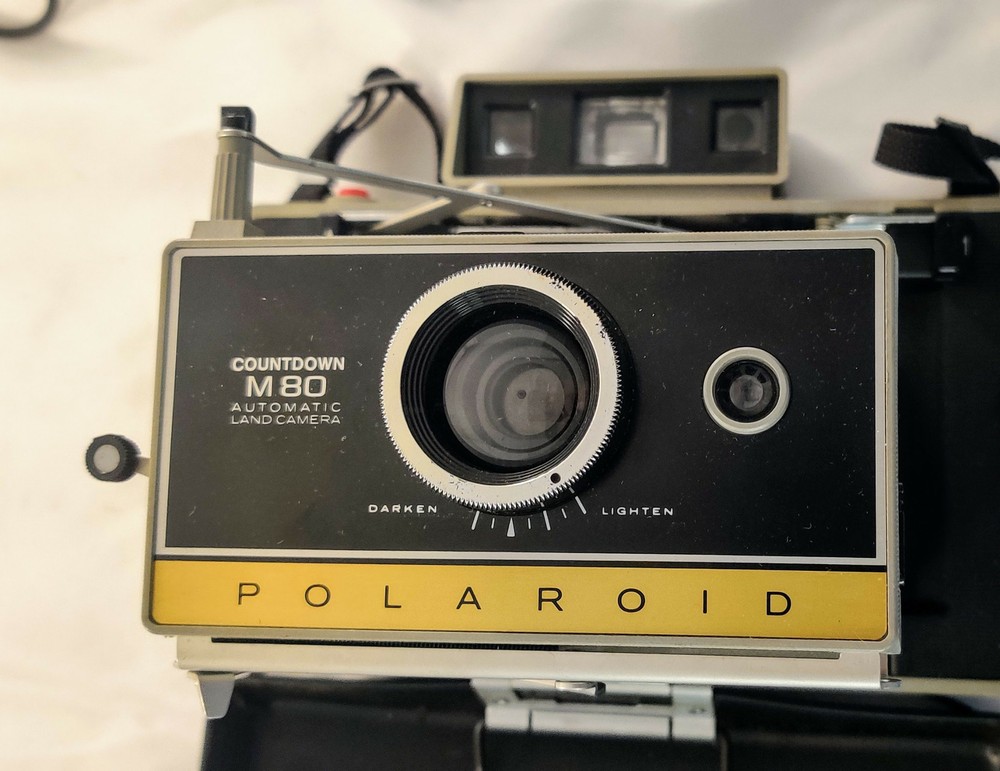 VINTAGE POLAROID COUNTDOWN M80 AUTO LAND CAMERA with Flash Assembly..(Untested)