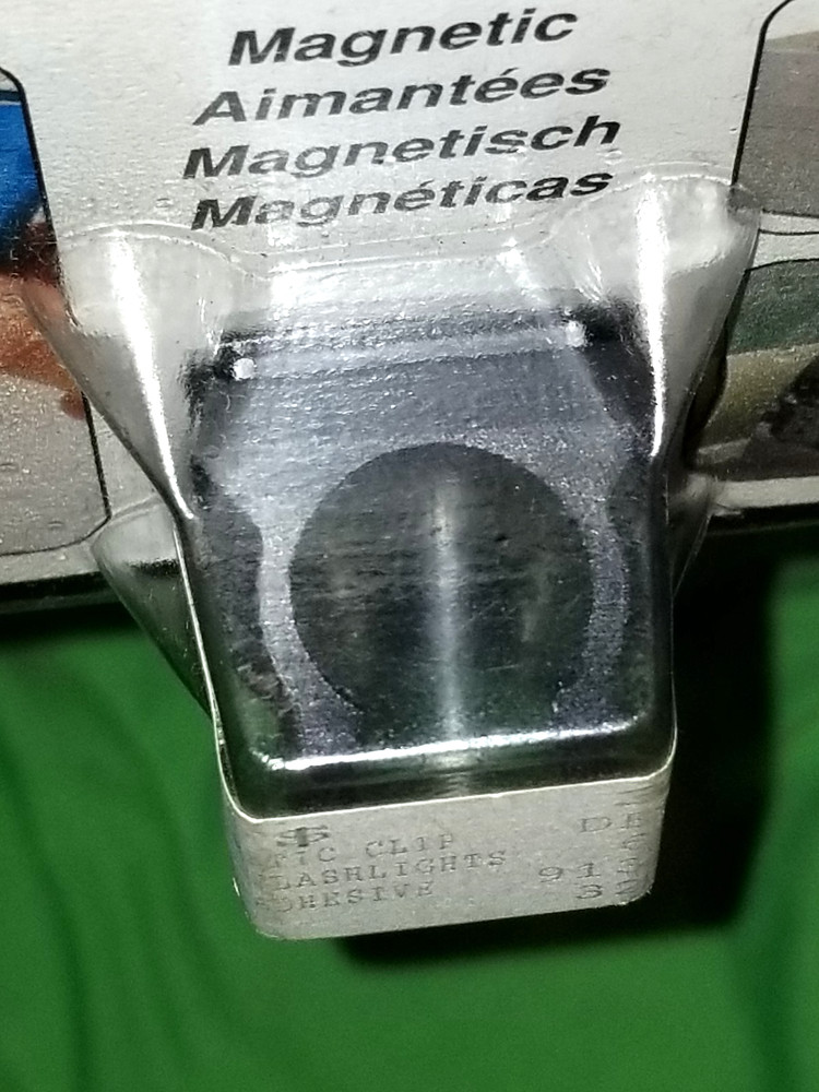 Nite Ize Magnetic Clip Flashlight Holder