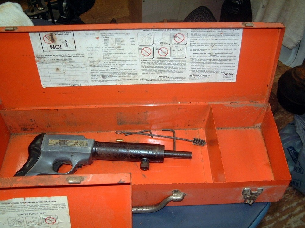 Remington Powerdriver Model 482 Stud Gun with metal case