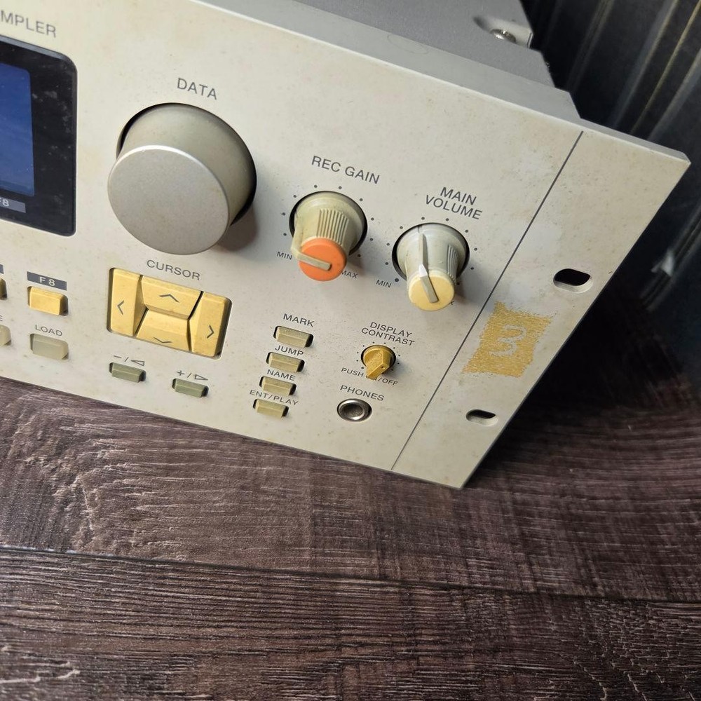 Akai CD3000XL CD Sampler Rack Unit Power On MIDI Vintage