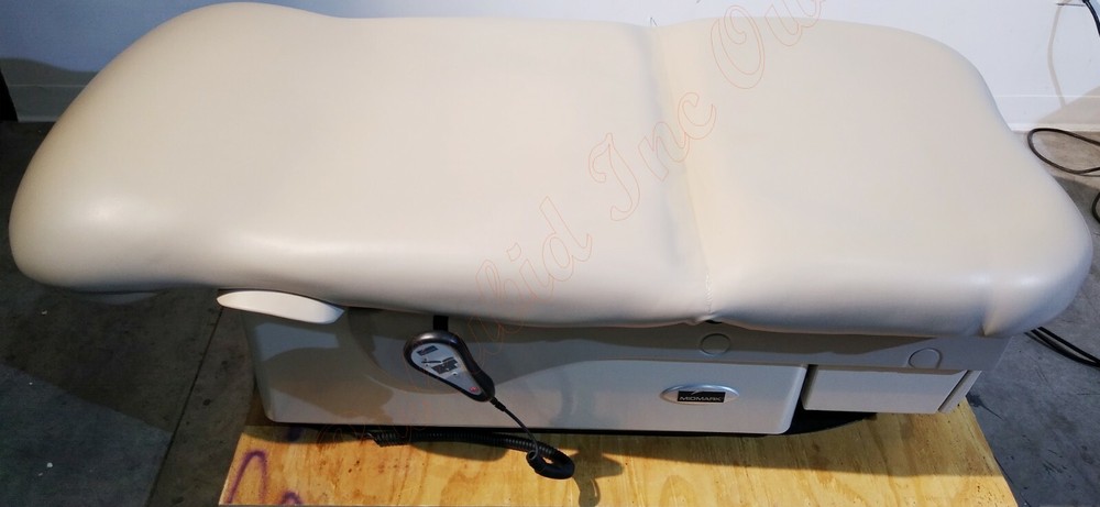 Midmark 623-008 Barrier Free Power Exam Table with Footswitch & Hand Controller