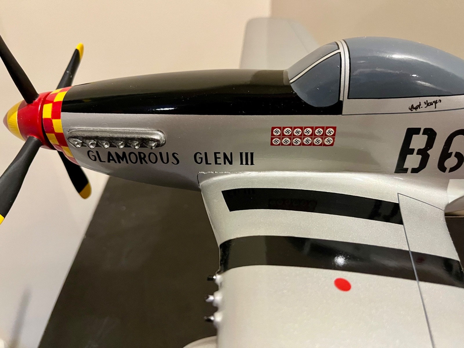 G51 MUSTANG GLAMOROUS GLENN 15" X 18" - PACIFIC AIRCRAFT - MAHOGANY WOOD MODEL