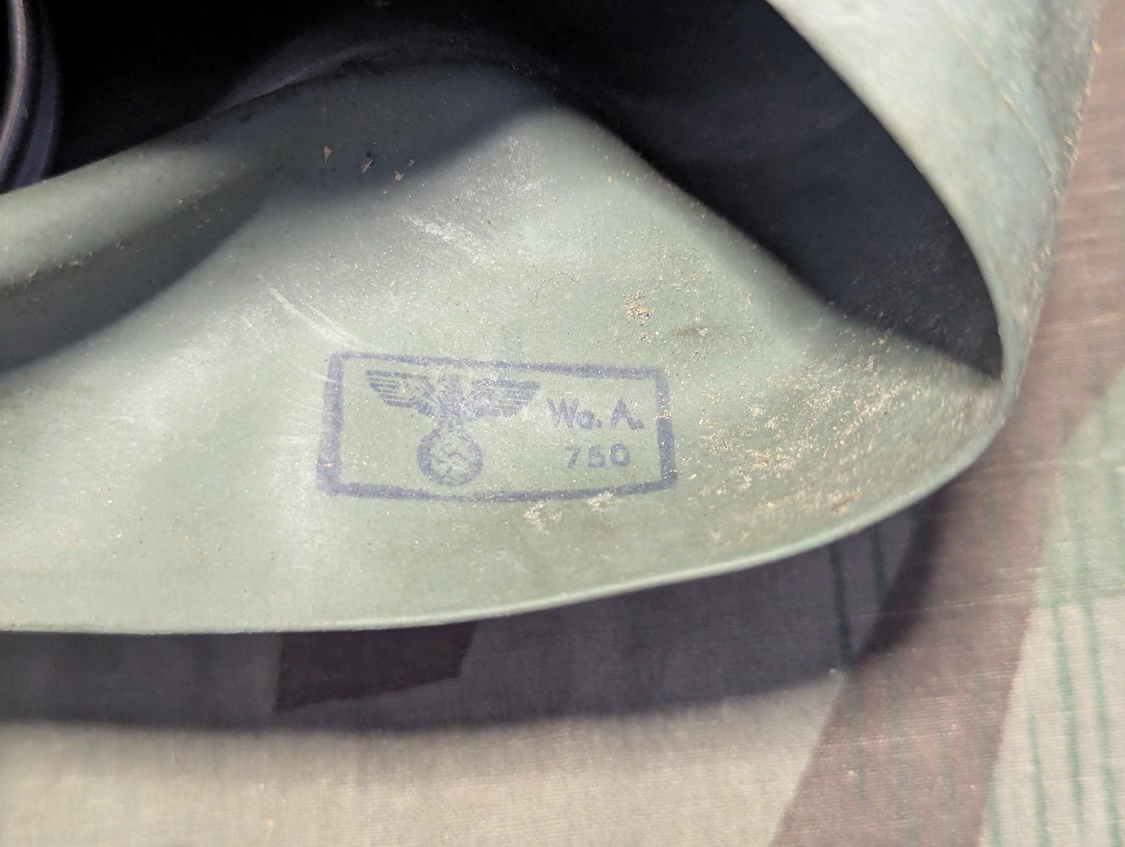 WWII German VM40 Volksgasmaske Luftschutz Men's Gas Mask in Box Volks Gasmask