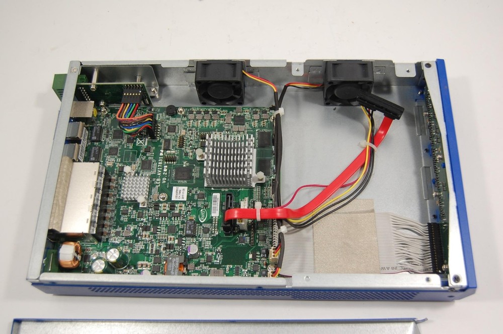 *Read Avigilon VMA-BLU-8P8 Connect Device Security Camera Controller w/out Drive