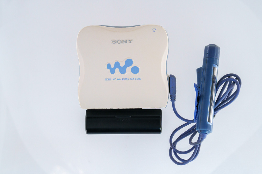 Sony MZ-E600 +AA Sidecar / Remote [DEMO/ PLAYS] [GUM ISSUE]