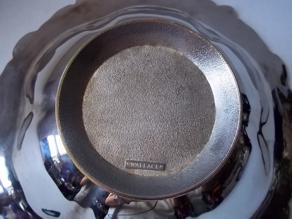Wallace silverplate bowl in box. Pre-owned.