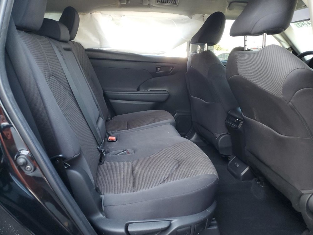 HIGHLANDR 2022 Glove Box 4906865