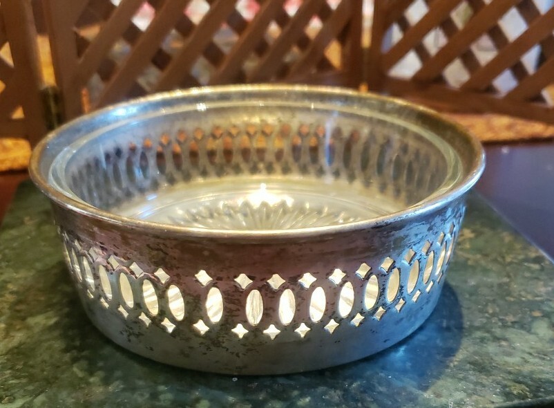 SILVERPLATED WINE COASTER WITH GLASS INSERT