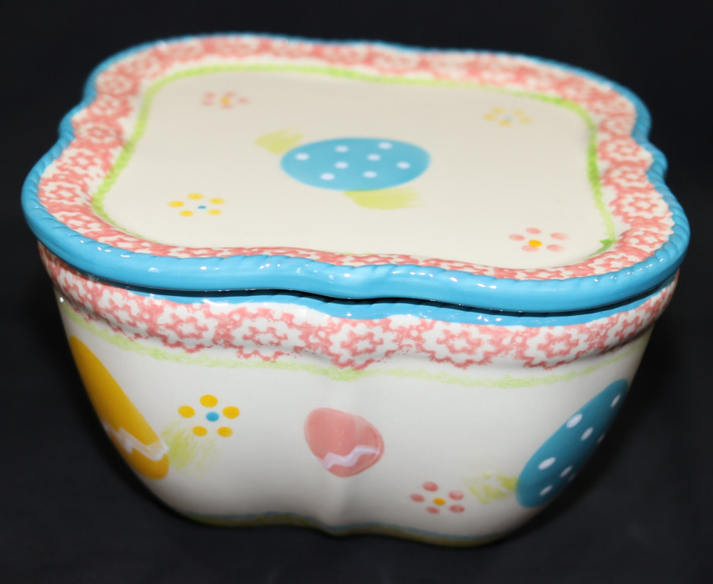 Temptations Old World Easter Egg Hunt Square Baker with Lid - 1 Quart