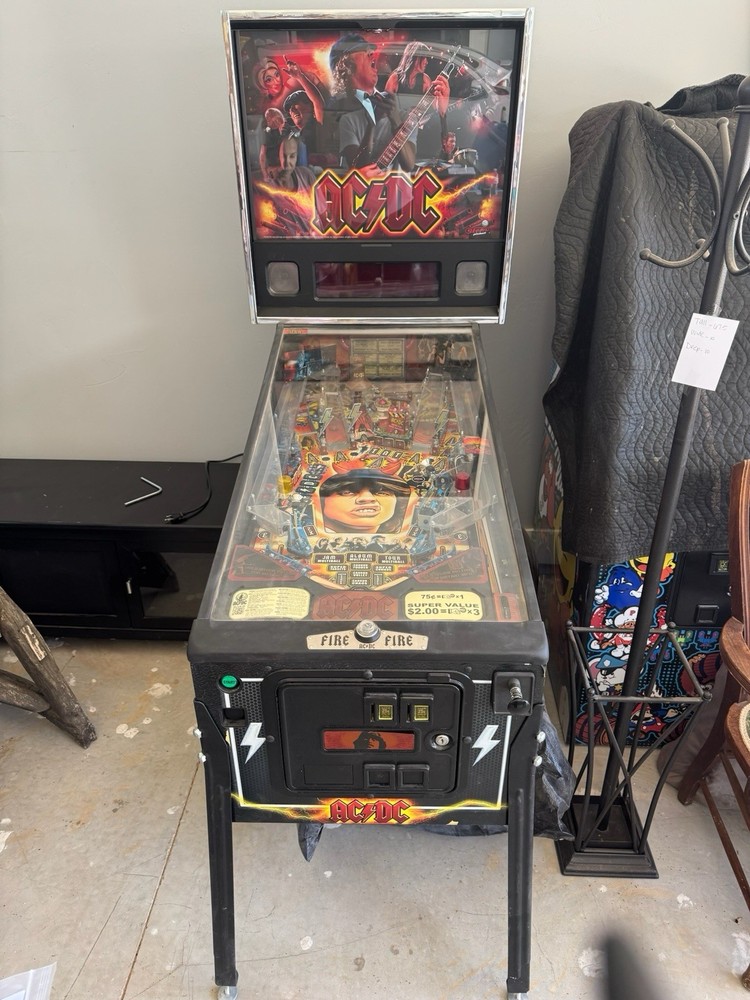 Stern Pro level AC/DC pinball machine 2012. Multilevel