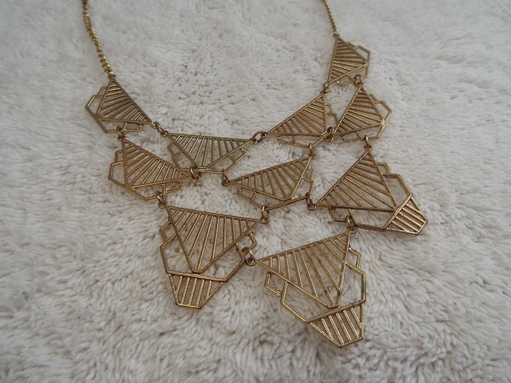 Goldtone Scoop Necklace (J7)