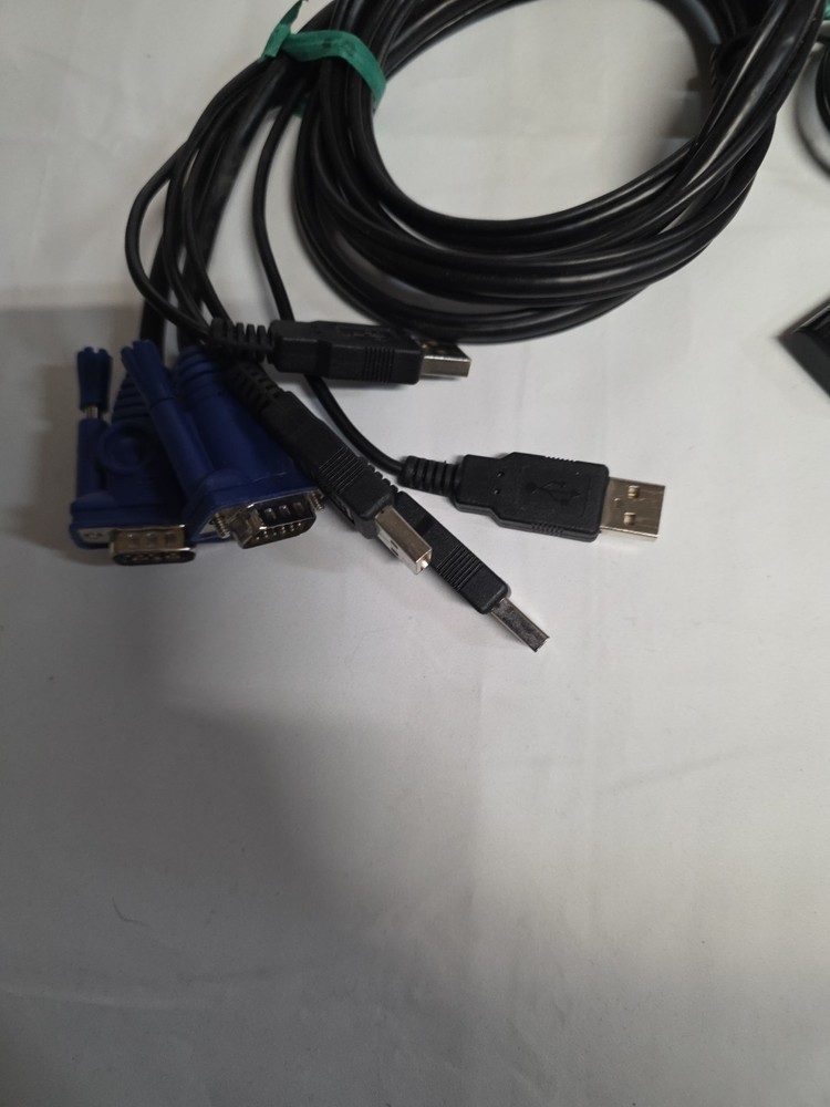 IOGEAR GCS22U: KVM Switch-2 ports