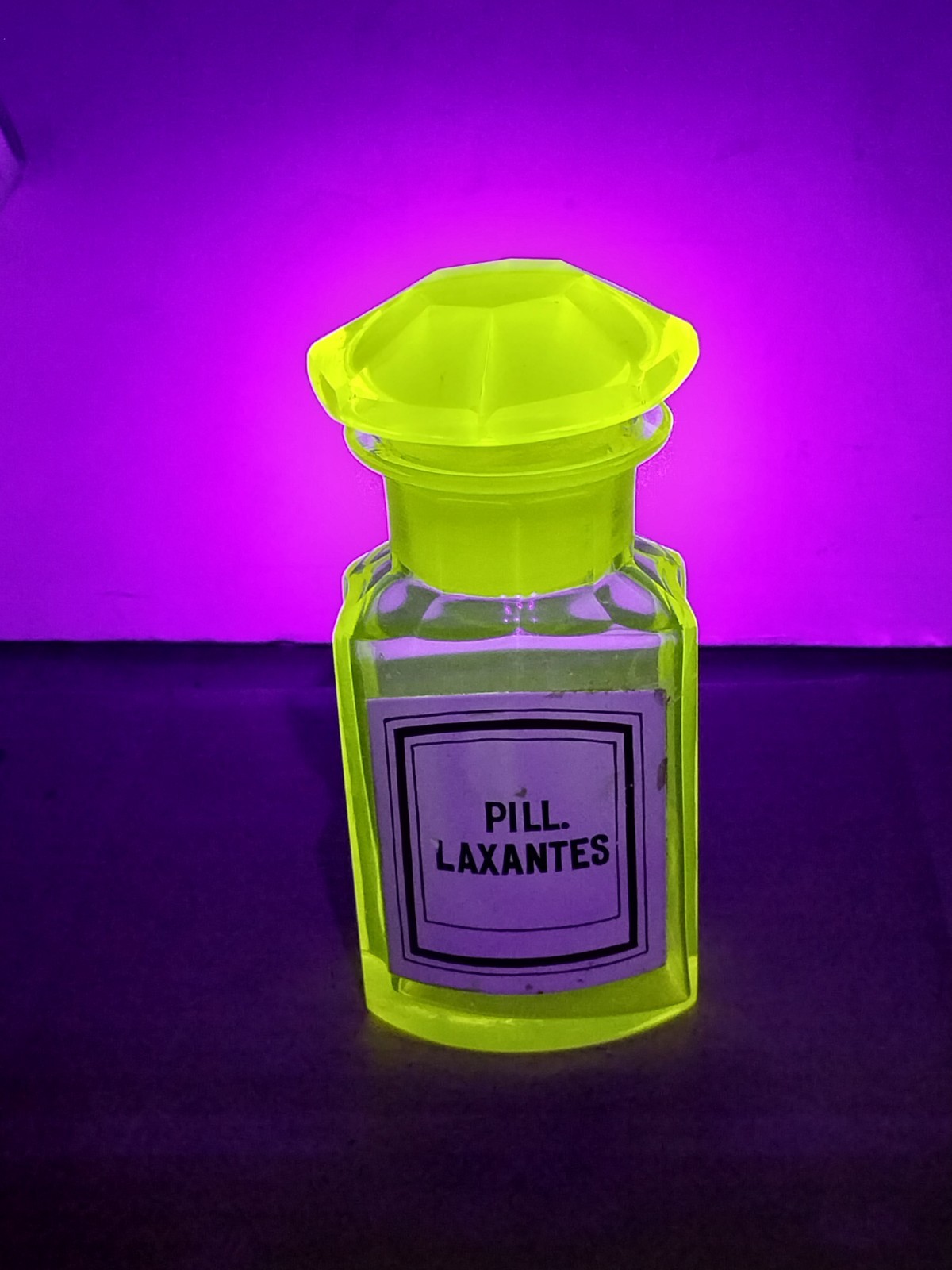 Antique Rare Uranium Glass Apothecary Chemist Pharmacy Medicine Bottle Vaseline