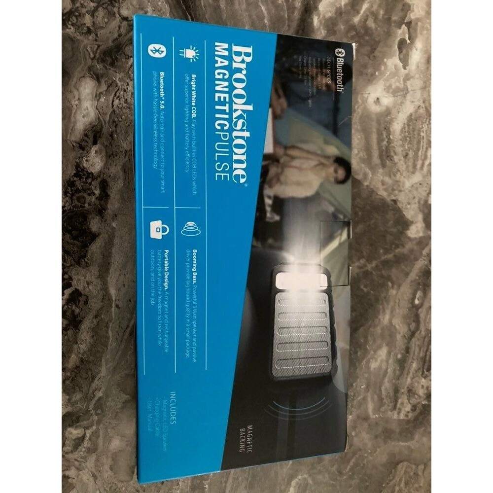 Néw sealed Bluetooth speaker with flashlight