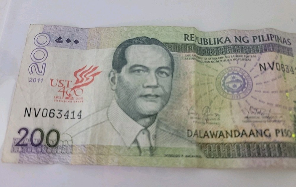 Philippines 200 Piso 2011 Circulated.