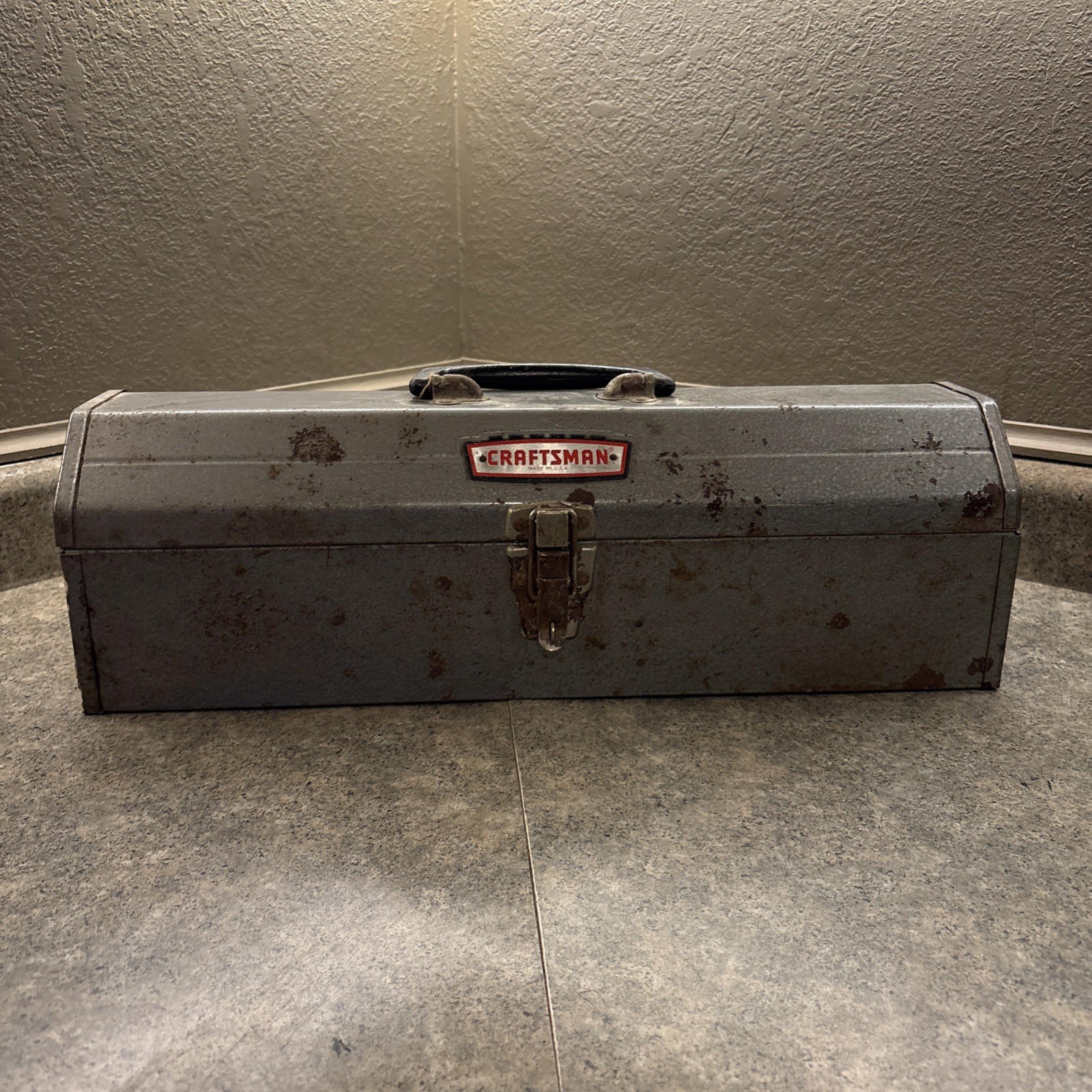 VINTAGE CRAFTSMAN 19-3/4" TOMBSTONE STEEL TOOL BOX, 65161, w/ TRAY